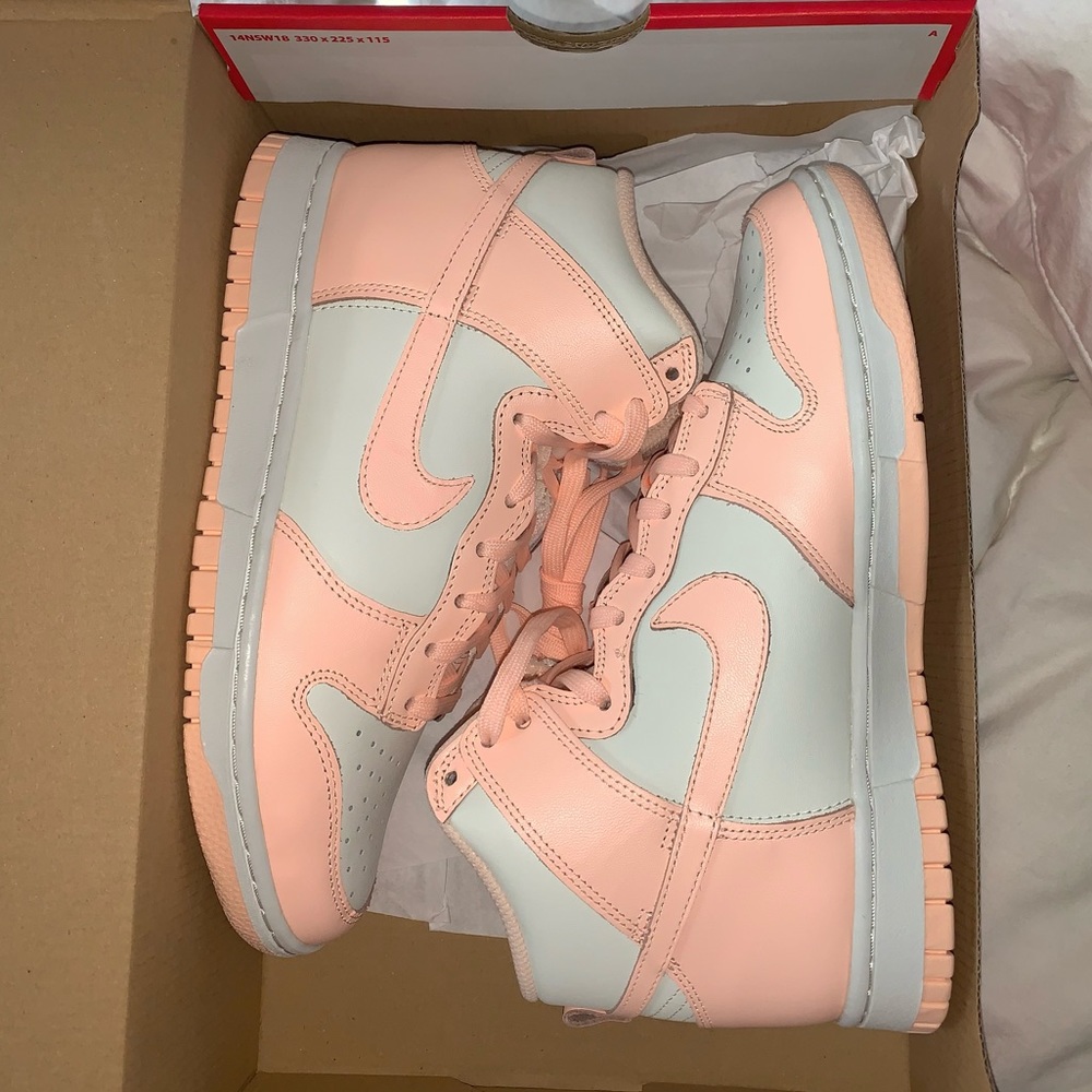 WOMEN’S NIKE DUNK HIGH